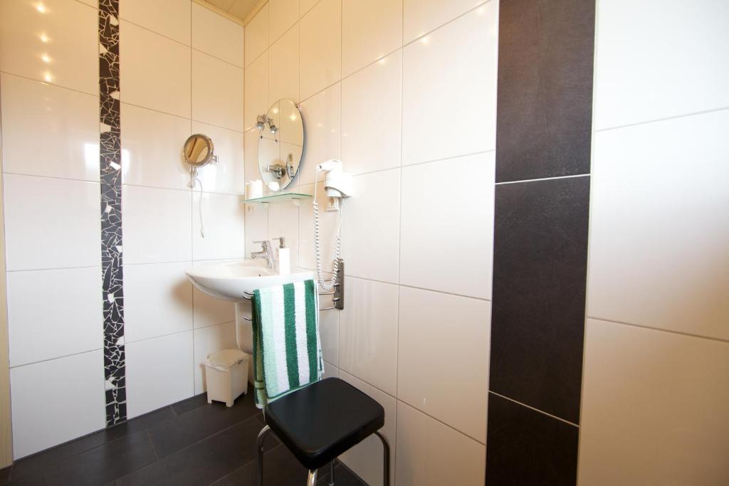 Hôtel Kleines Landhaus Wendel à Kapellen-Drusweiler Extérieur photo