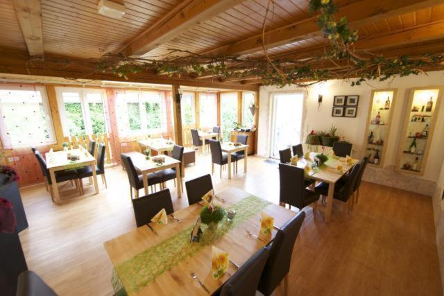 Hôtel Kleines Landhaus Wendel à Kapellen-Drusweiler Extérieur photo